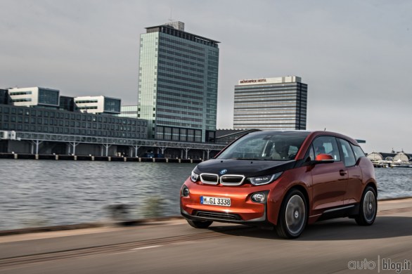 BMW i3: prova su strada della prima elettrica di BMW
