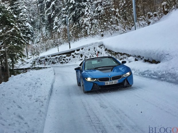 BMW i8 2015 test su strada e sulla neve