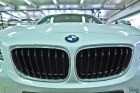 BMW M235i: il montaggio del kit M Performance