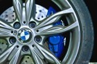 BMW M235i: il montaggio del kit M Performance