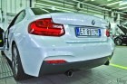 BMW M235i: il montaggio del kit M Performance