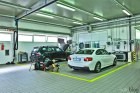 BMW M235i: il montaggio del kit M Performance