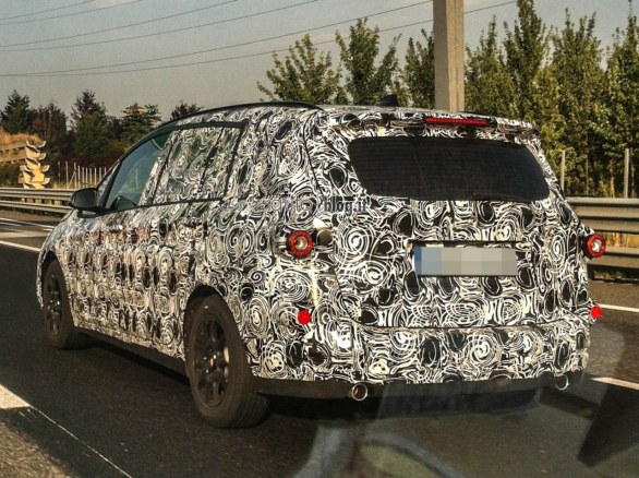 BMW MPV 2014: nuove foto spia da un lettore