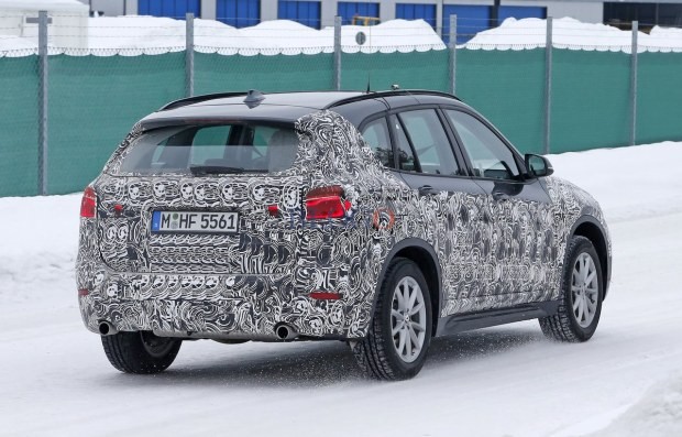 BMW X1: foto spia in pista e sulla neve