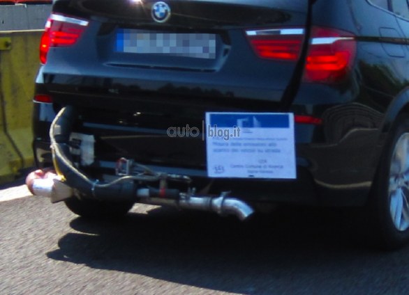BMW X3: foto spia di uno strano esemplare