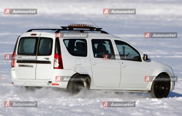 Dacia: le prime foto spia del futuro monovolume low cost
