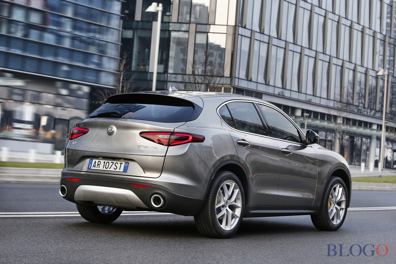 alfa-romeo-stelvio-22.jpg