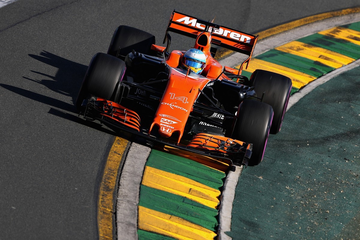MELBOURNE, AUSTRALIA - MARCH 26: Fernando Alonso of Spain driving the (14) McLaren Honda Formula 1 Team McLaren MCL32 on track during the Australian Formula One Grand Prix at Albert Park on March 26, 2017 in Melbourne, Australia. (Photo by Mark Thompson/Getty Images)