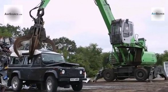 Ecco come si distrugge una Land Rover Defender