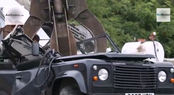 Ecco come si distrugge una Land Rover Defender