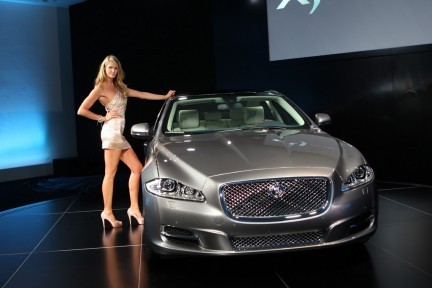 Elle Macpherson: madrina della nuova Jaguar XJ