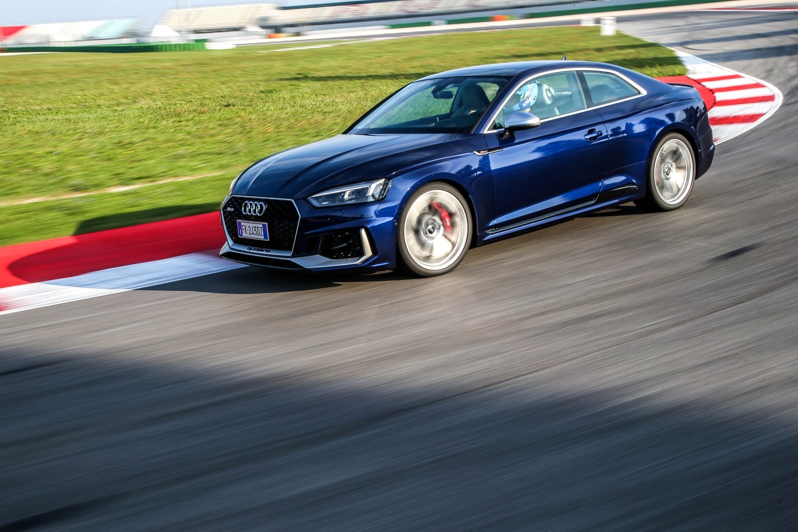 audirs5coupe5.jpg
