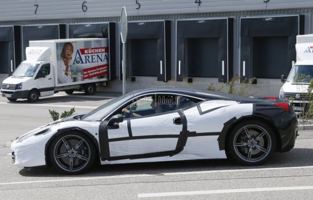 Ferrari 458M: foto spia su strada