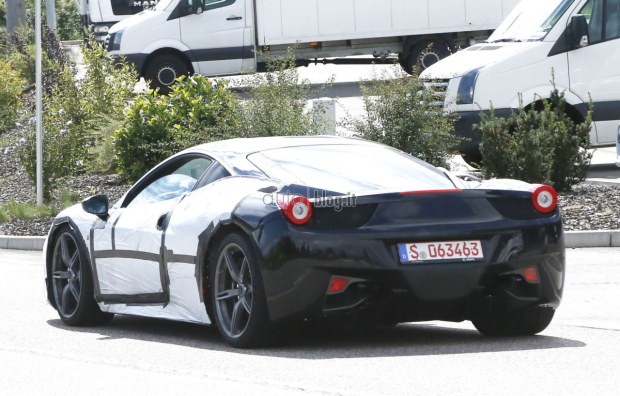 Ferrari 458M: foto spia su strada