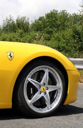 Ferrari 599 GTB con pacchetto HGTE aftermarket