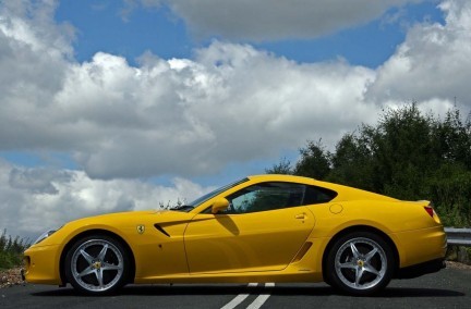 Ferrari 599 GTB con pacchetto HGTE aftermarket