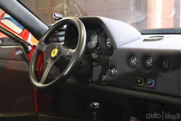 Come pulire e lucidare alla perfezione una Ferrari F40