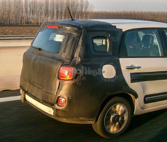 Fiat 500 XL: foto spia della nuova monovolume italiana a 7 posti