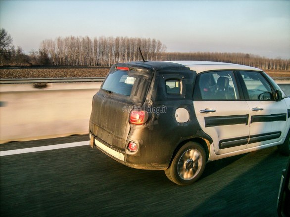 Fiat 500 XL: foto spia della nuova monovolume italiana a 7 posti