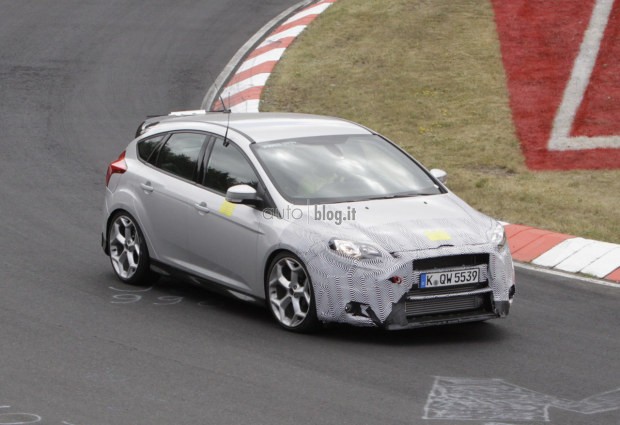 Ford Focus RS: foto spia al Nurburgring