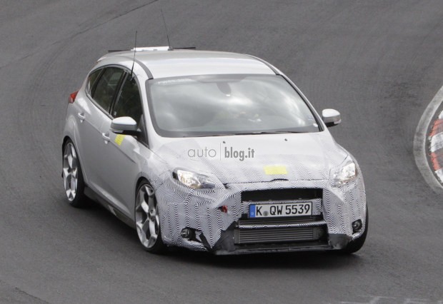 Ford Focus RS: foto spia al Nurburgring