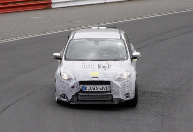 Ford Focus RS: foto spia al Nurburgring