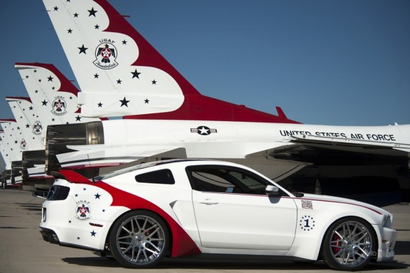 Ford Mustang USAF Thunderbirds Edition
