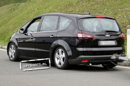 Ford S-Max Restyling foto spia