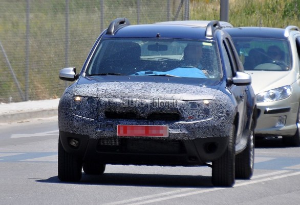 Foto spia Dacia Duster facelift