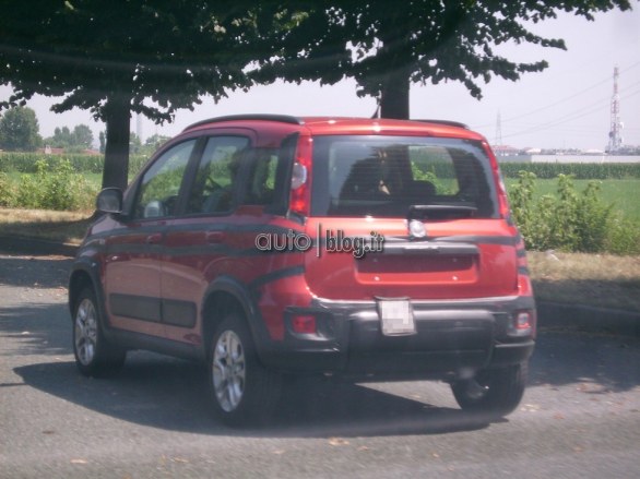 Le foto spia di un nostro lettore della nuova Fiat Panda 4x4 2013