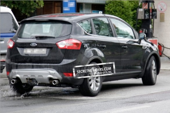 Foto spia Ford Kuga restyling