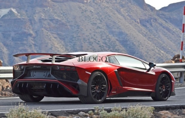 foto spia Lamborghini Aventador SV