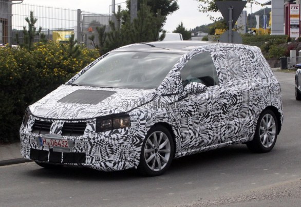 foto spia nuova Volkswagen Golf Plus