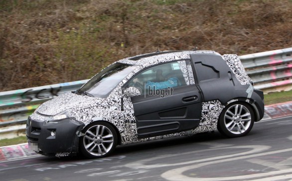 foto spia Opel Adam