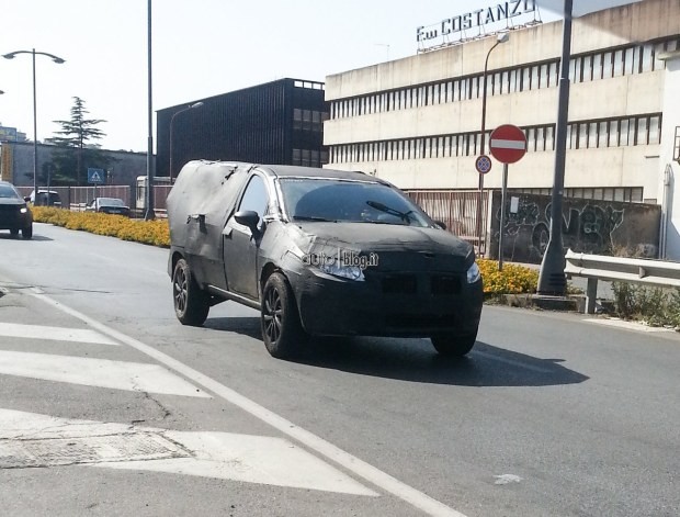 Foto spia pick-up Fiat