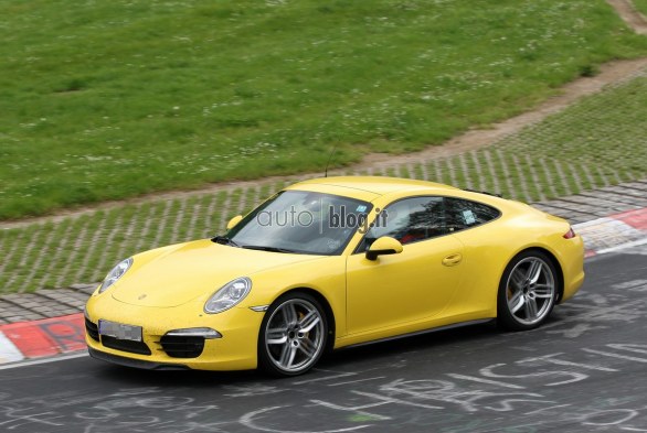 foto spia Porsche 911 Carrera 4