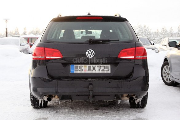 Foto Spia della VII generazione della Volkswagen Passat che debutterà nel 2014