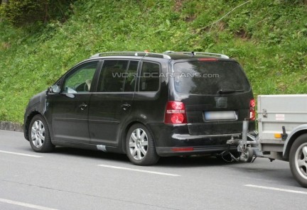 Foto spia Volkswagen Touran 2010