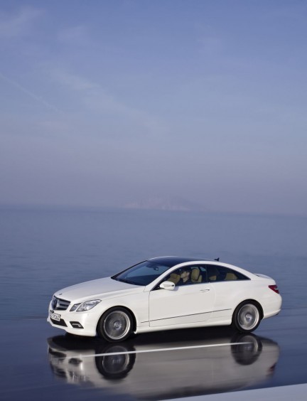 Ginevra 2009: le nuove immagini ufficiali di Mercedes Classe E e Classe E Coupé