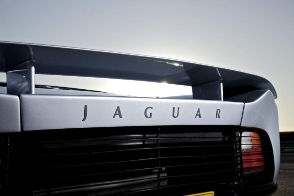 Jaguar: la XJ220 festeggia vent\'anni