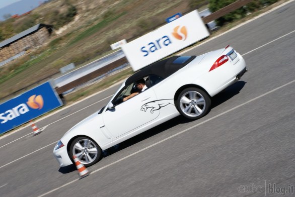Jaguar Supercharged Academy: in pista a Vallelunga con XKR e XFR