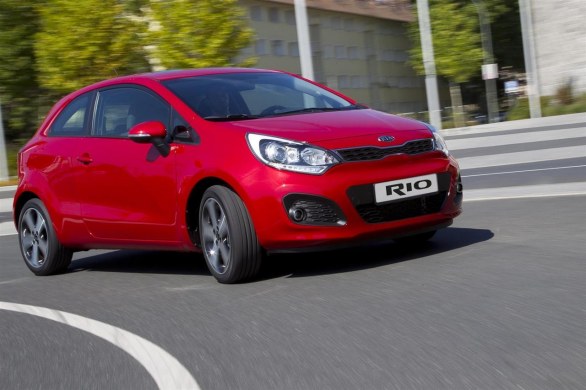 Kia ha diffuso alcune immagini ufficiali della Rio a 3 Porte