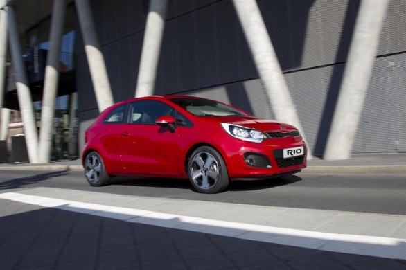 Kia ha diffuso alcune immagini ufficiali della Rio a 3 Porte