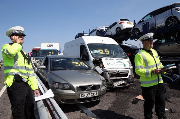 La nebbia manda ko oltre 100 automobili. Pauroso incidente sul New Kingsferry Bridge