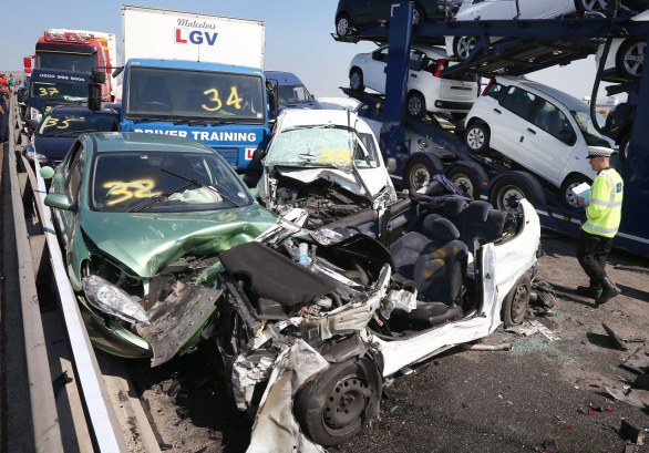 La nebbia manda ko oltre 100 automobili. Pauroso incidente sul New Kingsferry Bridge