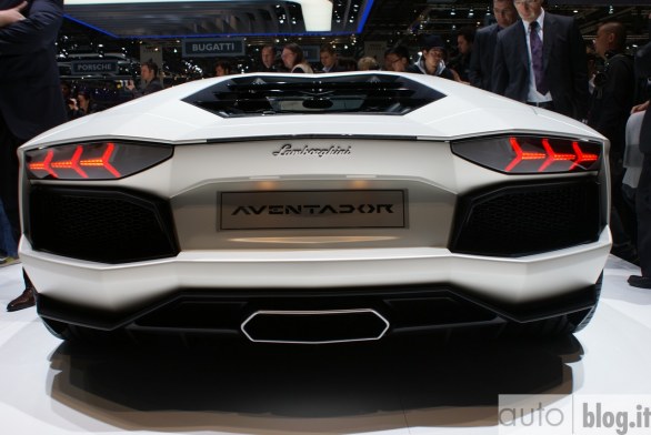 Lamborghini Aventador LP 700-4 - Salone di Ginevra Live 2011