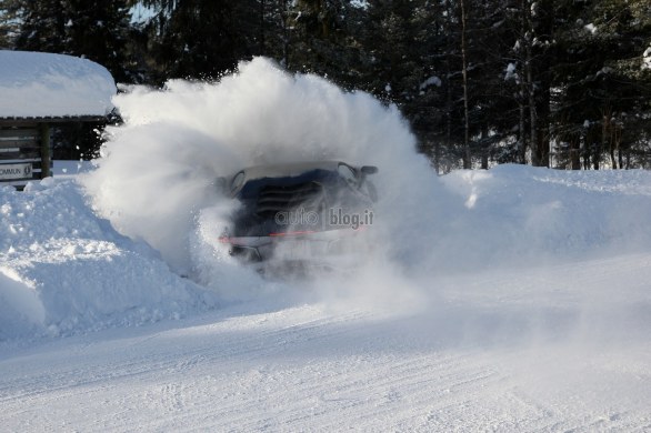 Una Lamborghini Aventador è stata protagonista di uno spettacolare incidente sulla neve