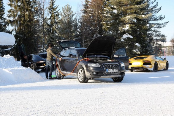 Una Lamborghini Aventador è stata protagonista di uno spettacolare incidente sulla neve