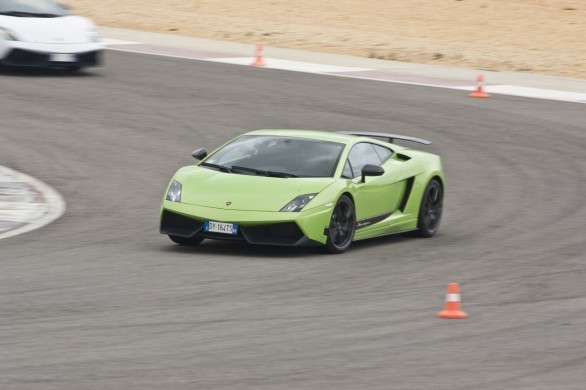 Lamborghini Gallardo LP 570-4 Superleggera: le foto in pista