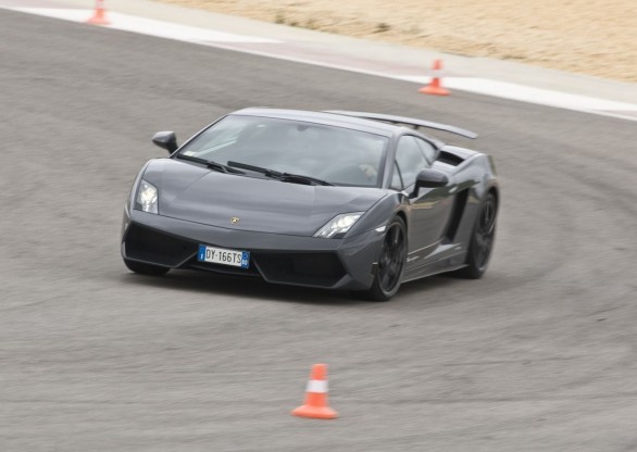 Lamborghini Gallardo LP 570-4 Superleggera: le foto in pista